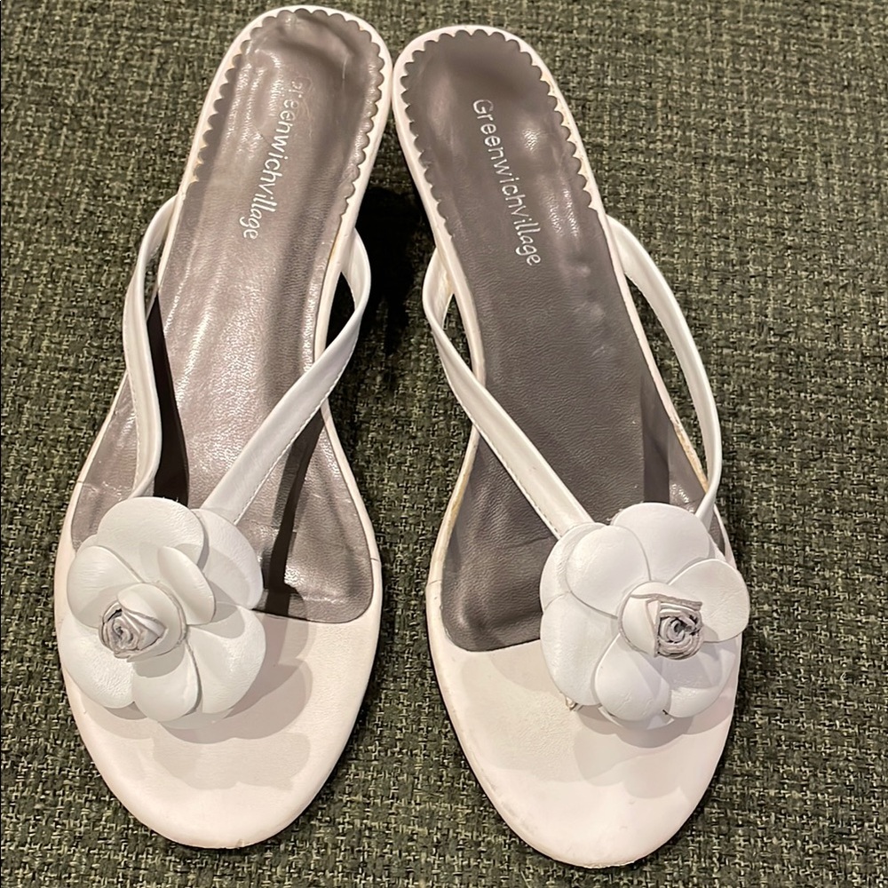 Greenwich Village White Sandals (sz 8)